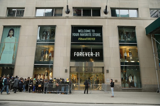 NEW YORK, NY - FEBRUARY 07: Atmosphere before musician Cody Simpson performs at Forever 21 Fifth Avenue New York Store Opening on February 7, 2015 in New York City. (Photo by John Lamparski/WireImage)