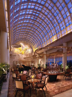 The Ritz-Carlton, Millenia Singapore: Chihuly Lounge