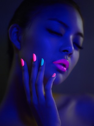 CLIO Nail Styler - under LED light