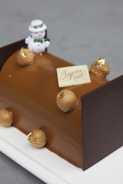1 - PatisserieG - hazelnut chocolate cream log cake