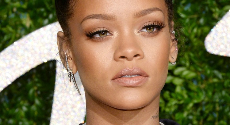 Face of the day from Marie France Asia: Recreate Rihanna's signatu...
