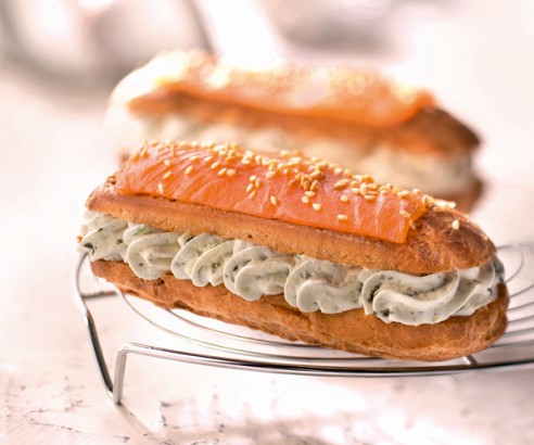 Smoked salmon éclair with wasabi chantilly