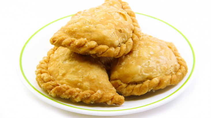 Chicken curry samosas
