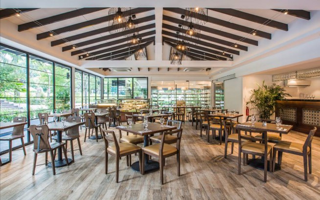 Canopy Garden Dining Bar