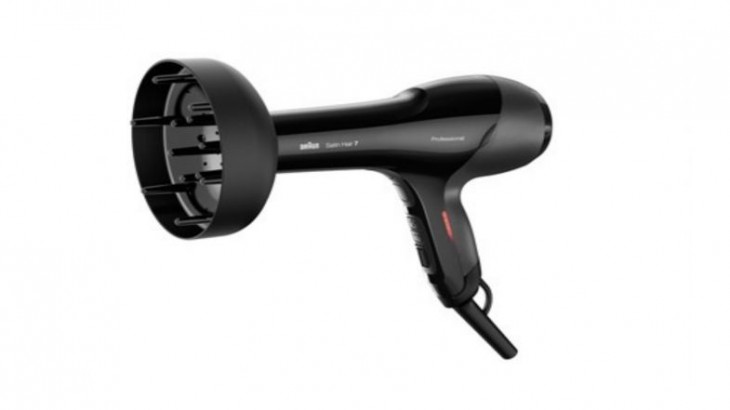 Blow dry hair