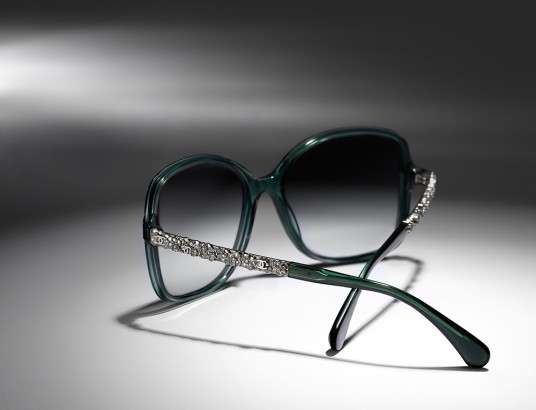 小物 CHANEL archive flower sunglasses eyewear Chanel 2016 Eyewear: Camellia flowers in latest Bijou collection
