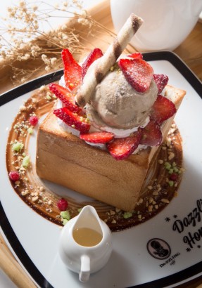 Pandan Salted Gula Melaka Honey Toast - Dazzling Cafe