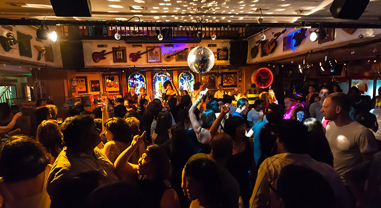 Live Music 10 Best Bars In Singapore To Get Your Groove On