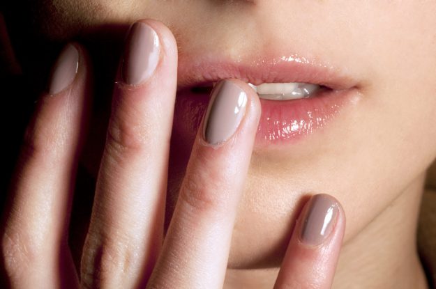 Beauty Hack: How to remove nail polish without leaving a trace?