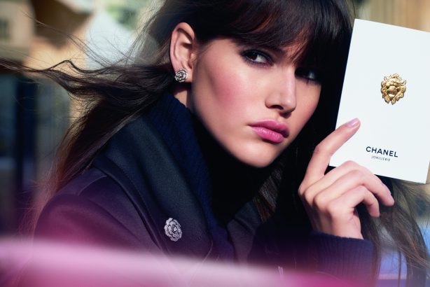 Chanel Bouton de Camélia