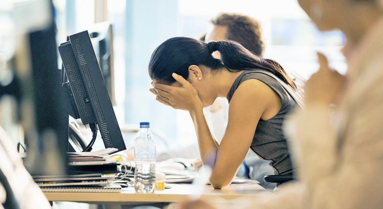 8 Crucial signs that your workplace is toxic