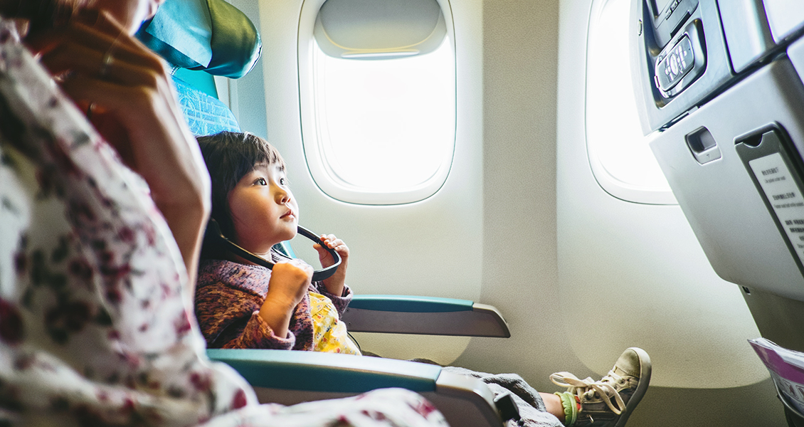10 Great ways to entertain your kids during a long flight