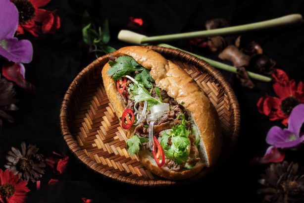 Co Hai Banh Mi
